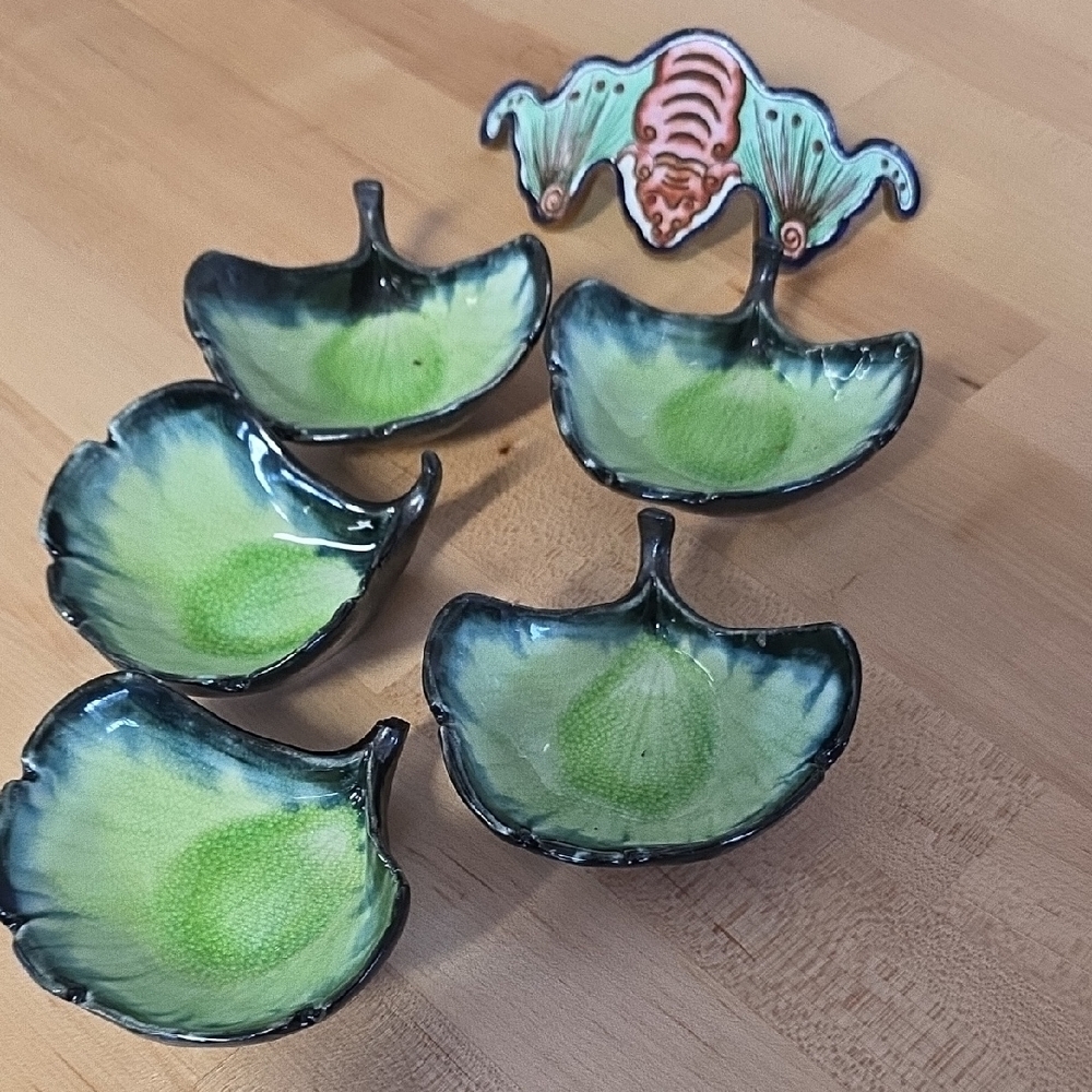Green and Black Leaf-Shaped Dinnerware Set. source unknown